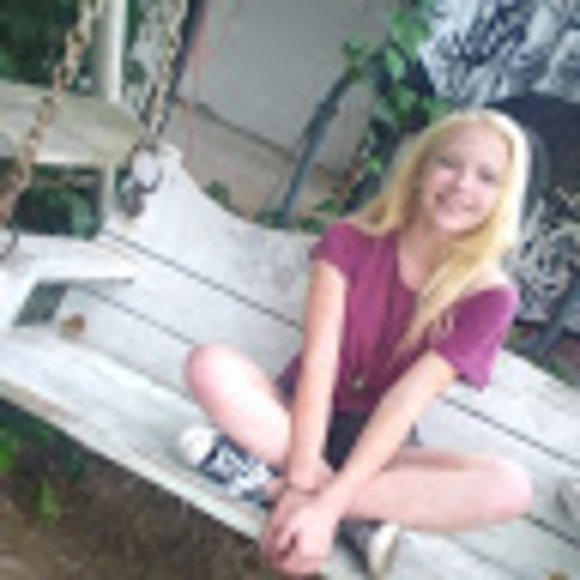 Meet your Posher, Esther - Picture 1 of 1